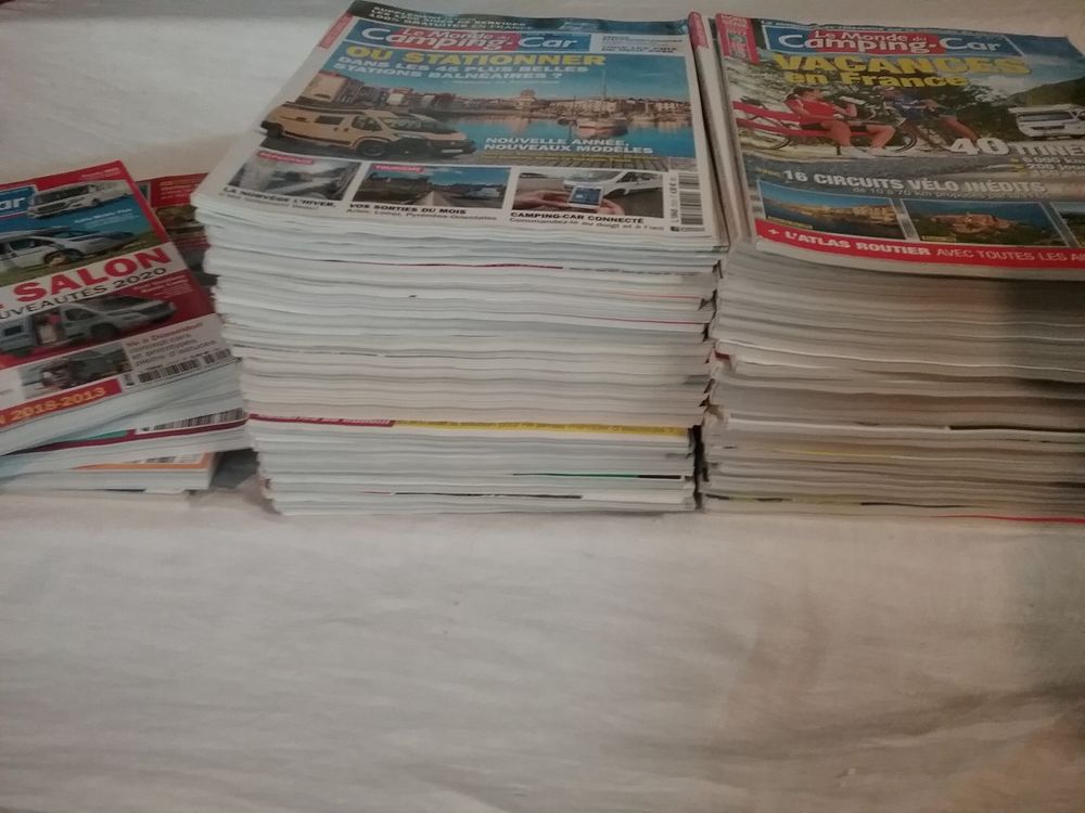MAGAZINE LE MONDE DU CAMPING CAR + donne. Livres et BD