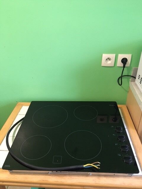 Plaque lectrique vitrocramique. 120 Rouen (76)