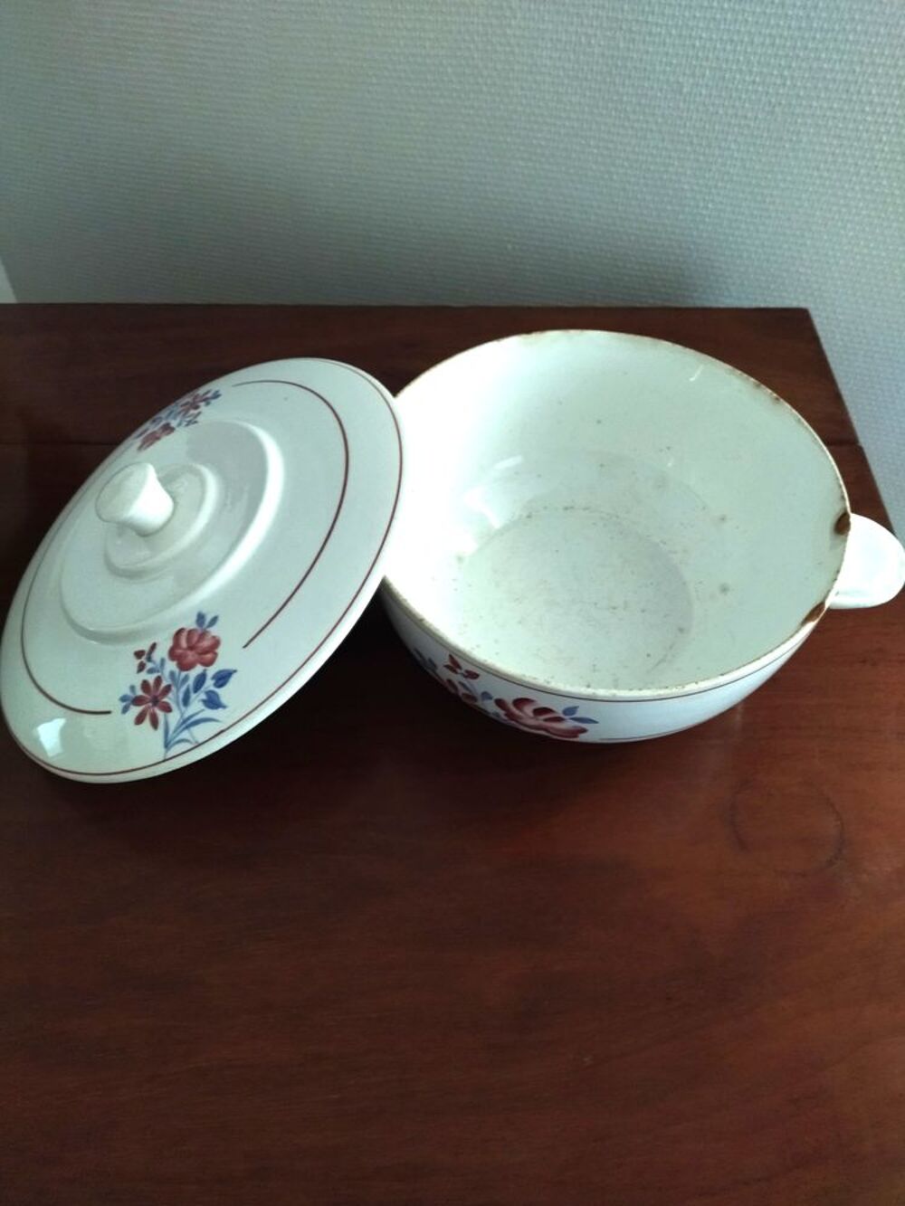 Soupi&egrave;re d&eacute;cor bleu et rouge porcelaine Cuisine