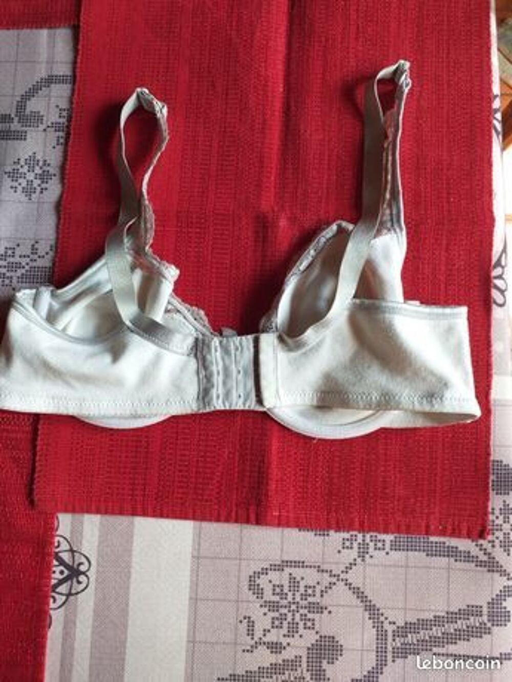 SOUTIEN GORGE POITRINE 90C Vêtements