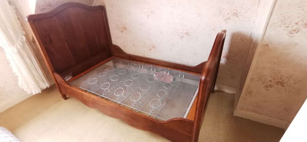 Lit ancien en ch&ecirc;ne massif avec matelas neuf Meubles
