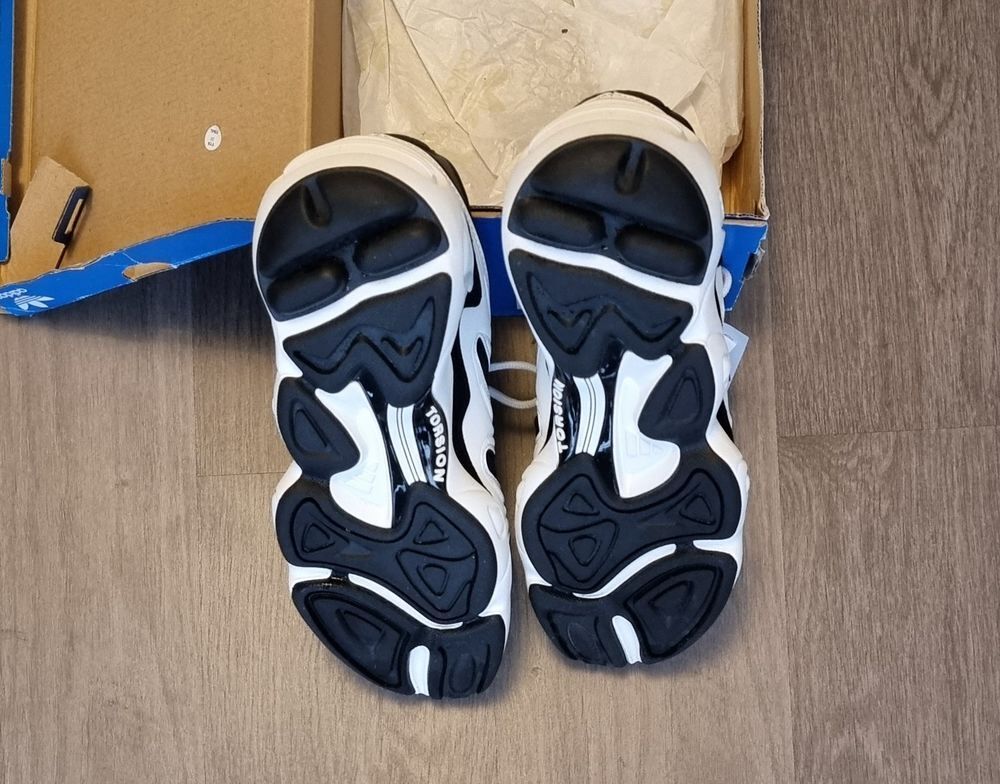 Baskets adidas FYW S-97 Taille :40 2/3 Chaussures