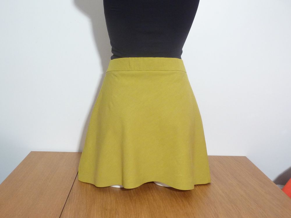 Jupe Courte Evas&eacute;e Vert Clair- Taille L- Zara Vêtements