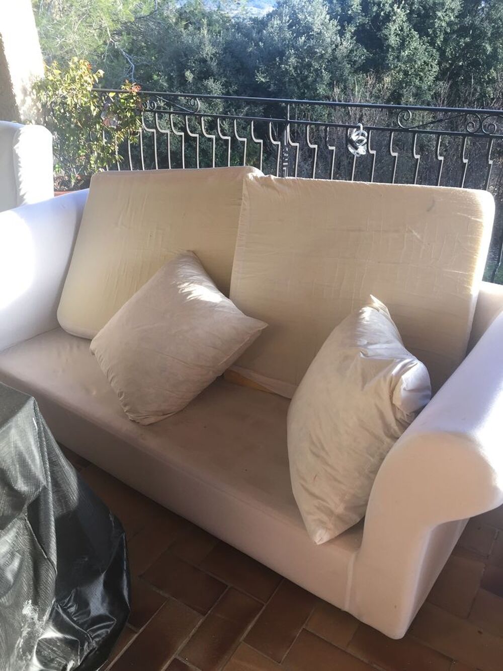 canap&eacute; blanc "maison du monde" en tr&eacute;s bon &eacute;tat Meubles