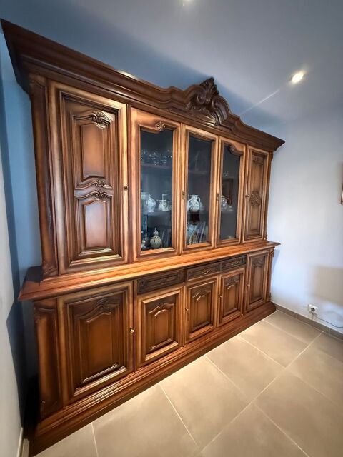 Tr�s beau meuble en deux parties. 350 Sarrians (84)