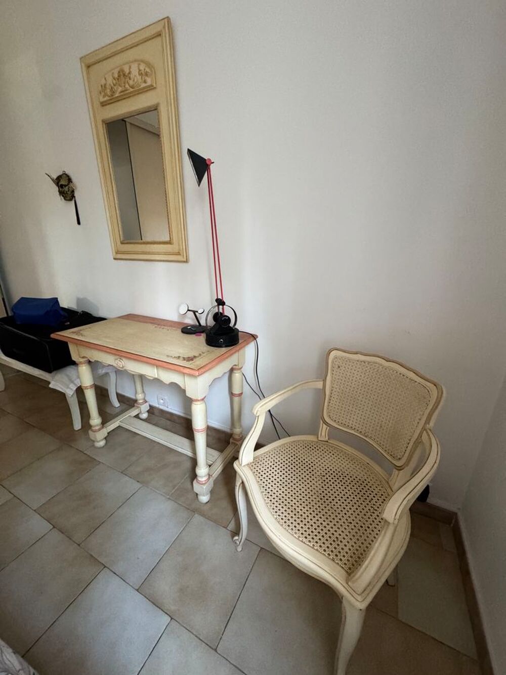 SECRETAIRE AVEC SON MIROIR ET FAUTEIL CANNE Meubles