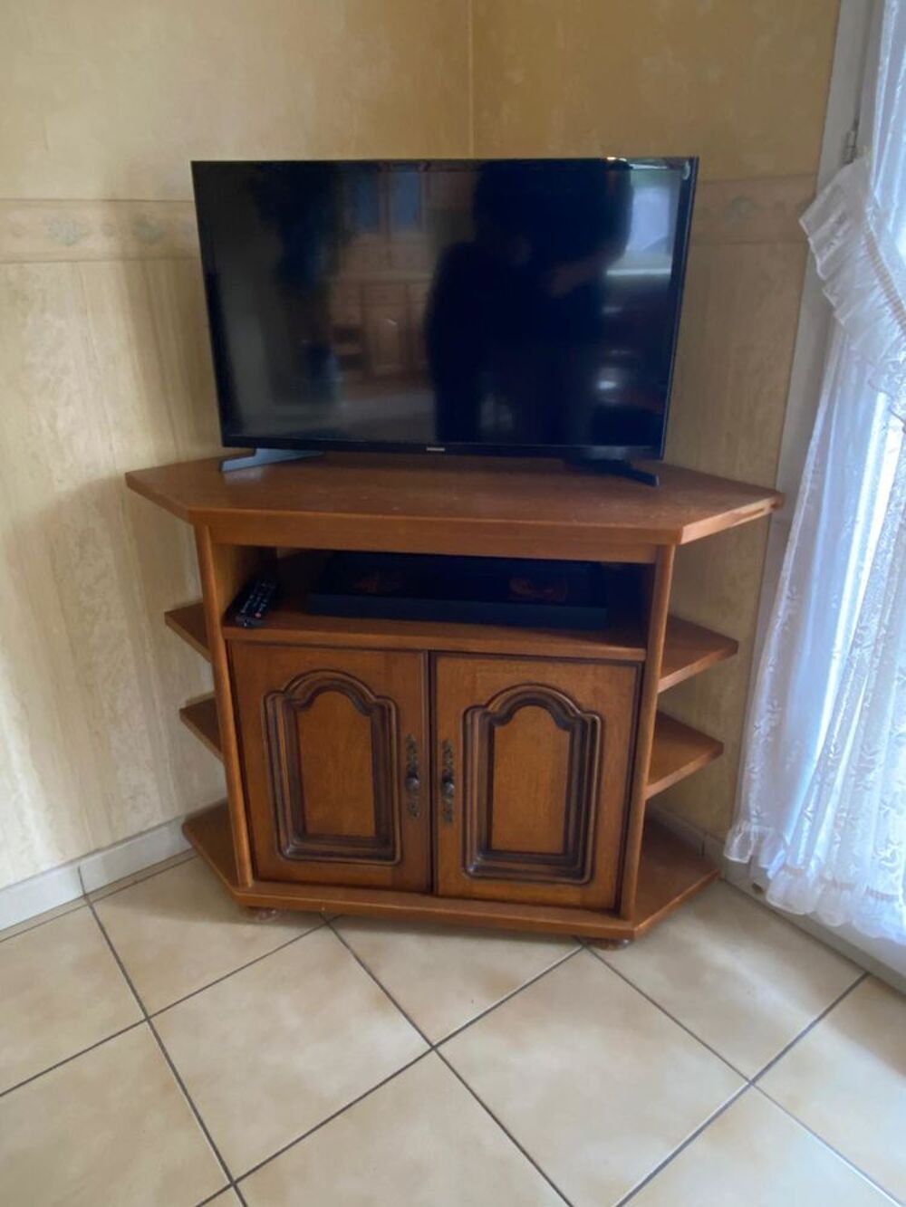 Meuble t&eacute;l&eacute; d'angle Meubles