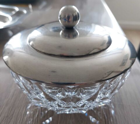 Bonbonnière en cristal et couvercle argent 925/1000 25 Dombasle-sur-Meurthe (54)