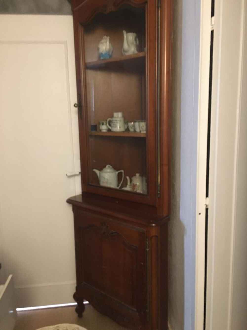 Jolie meuble d'angle en merisier Meubles