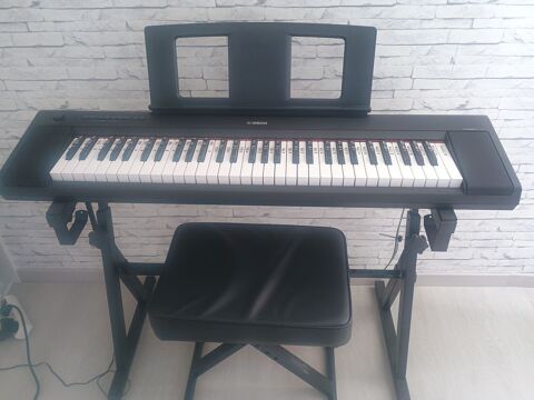 Piano Yamaha num�rique piaggero NP-15 200 Bazouges-sur-le-Loir (72)