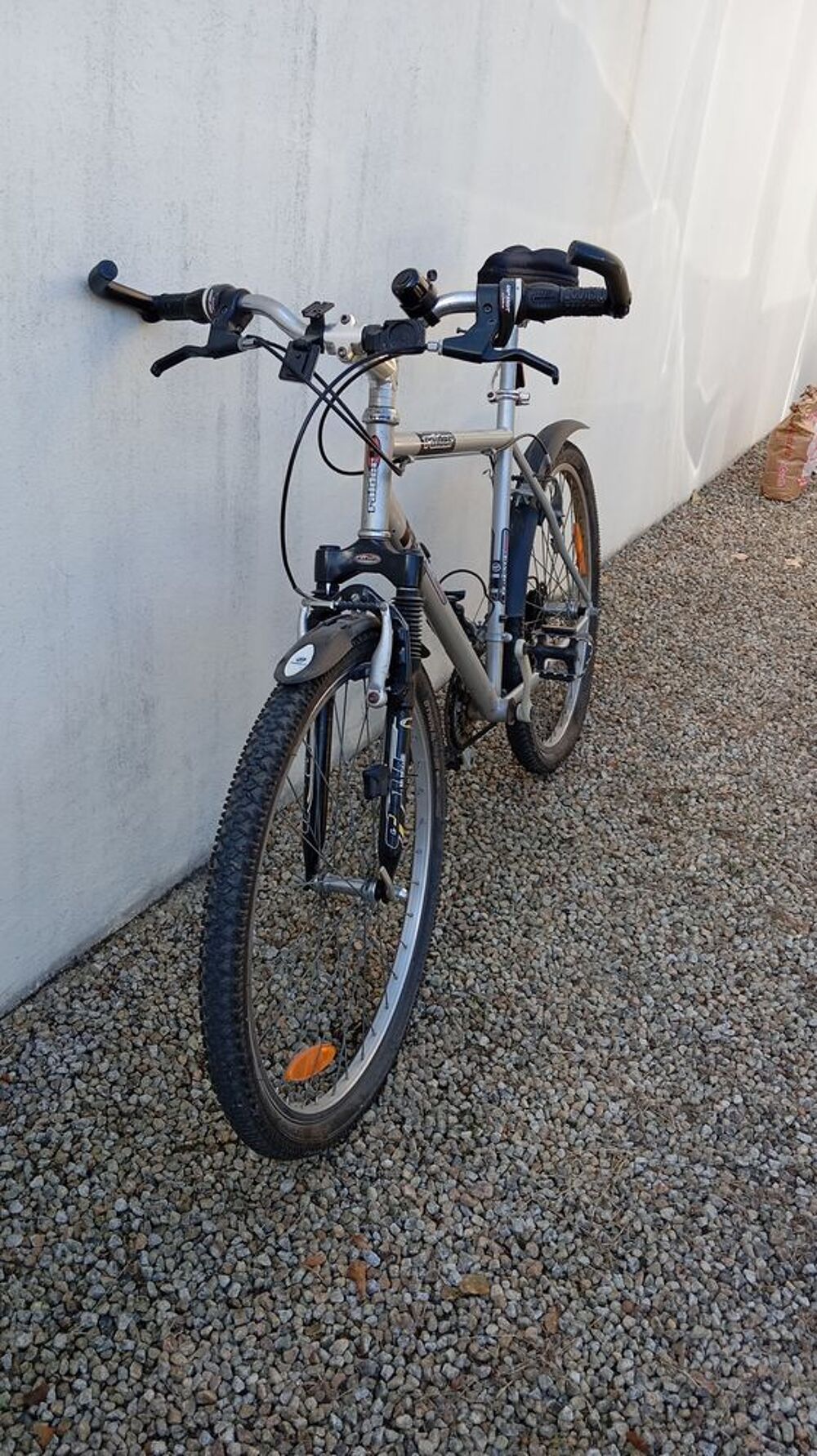 Tr&egrave;s bon v&eacute;lo propre Vlos