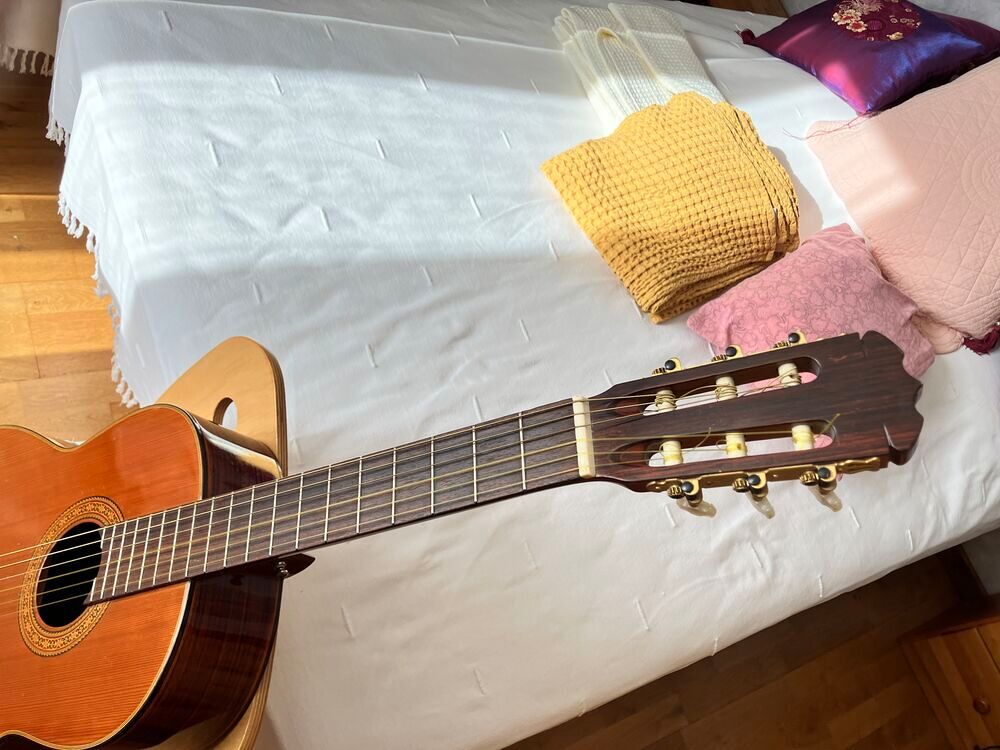 Guitare classique, tr&egrave;s peu utilis&eacute;e, ann&eacute;es 80, comme neuve Instruments de musique