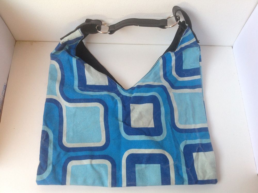 SAC EN TOILE &Agrave; CARR&Eacute;S BLEUS VINTAGE Envoi Possible
Maroquinerie