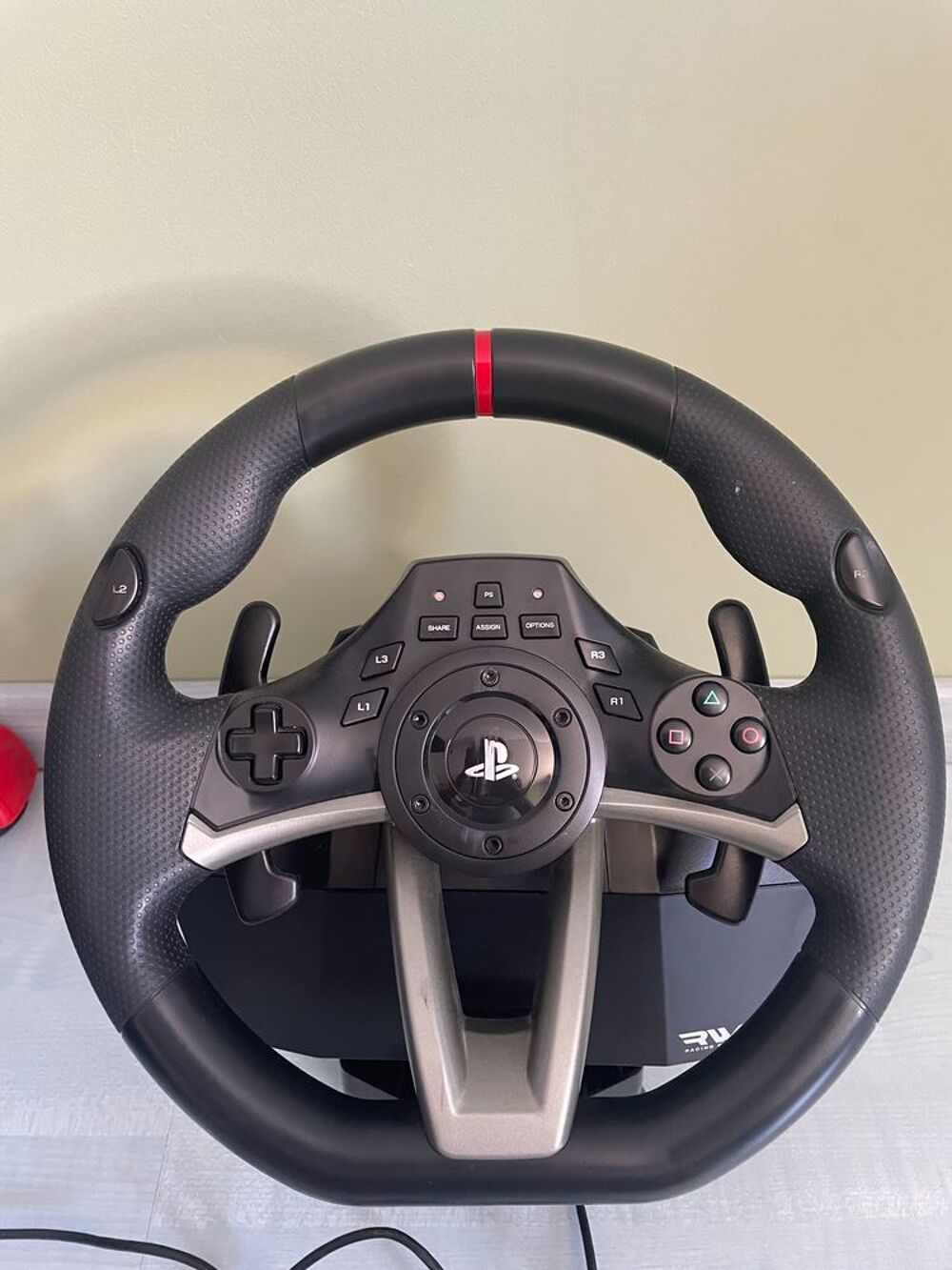 Volant ps4 avec p&eacute;dales et support inclut. Prix n&eacute;gociable Consoles et jeux vidos