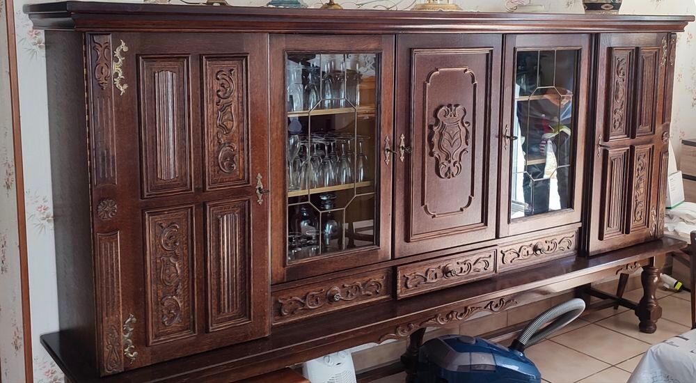 Grand buffet ancien sculpt&eacute; Meubles