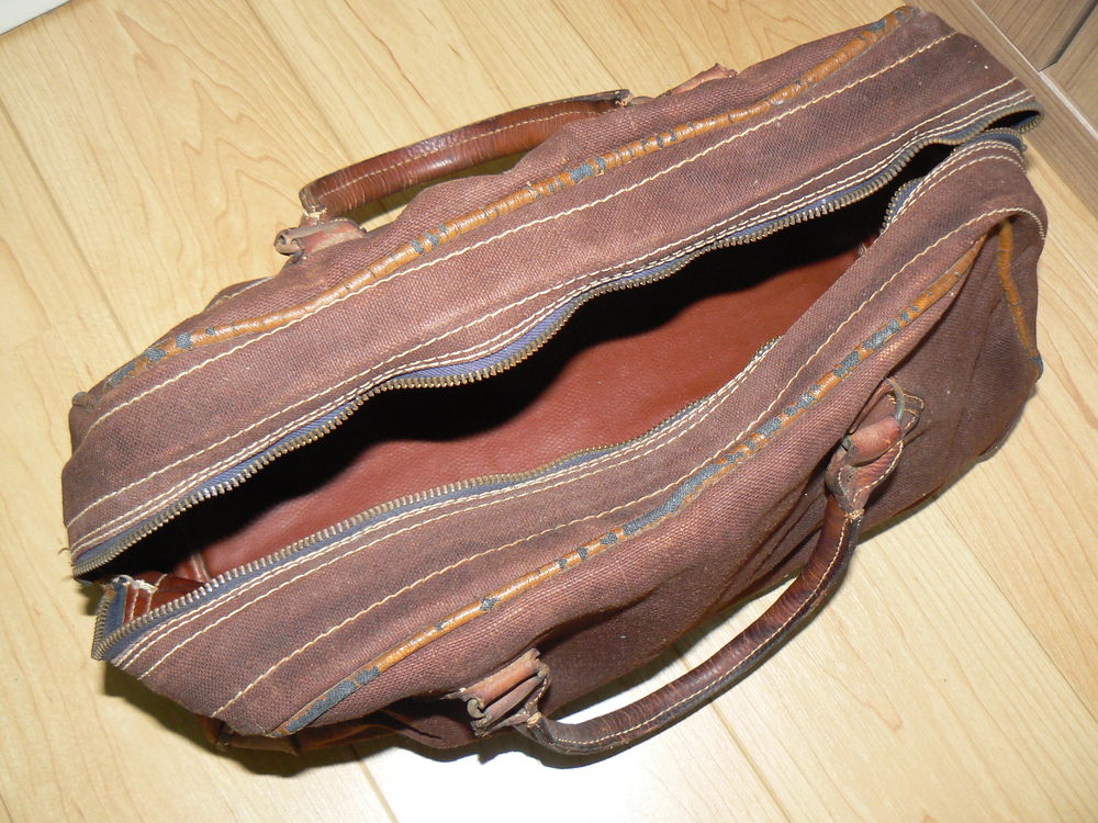 SAC VINTAGE EN TOILE
Maroquinerie