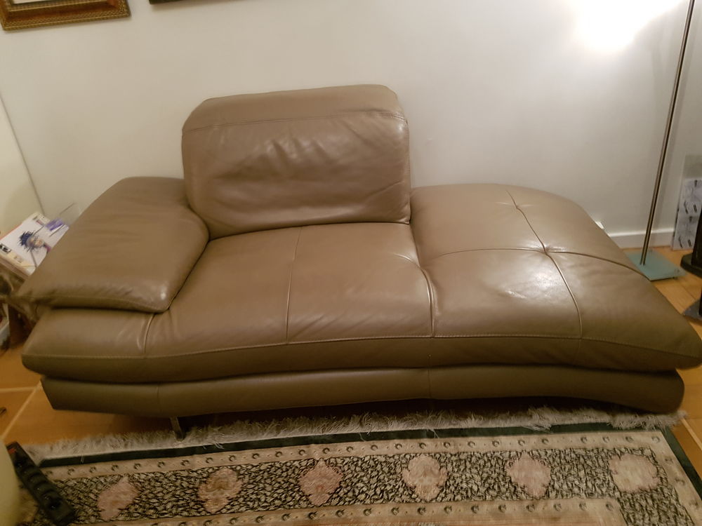 dormeuse en cuir couleur taupe Meubles