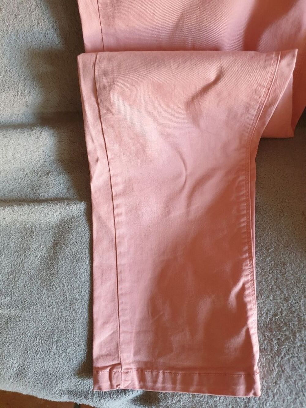 Pantalon vieux rose, peu port&eacute; Vêtements