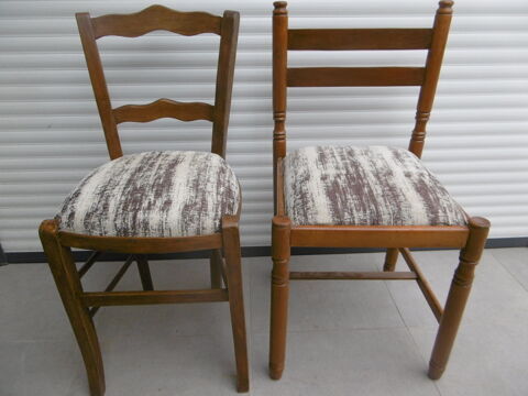 lot  de 2 chaises rustique , 20 Angers (49)