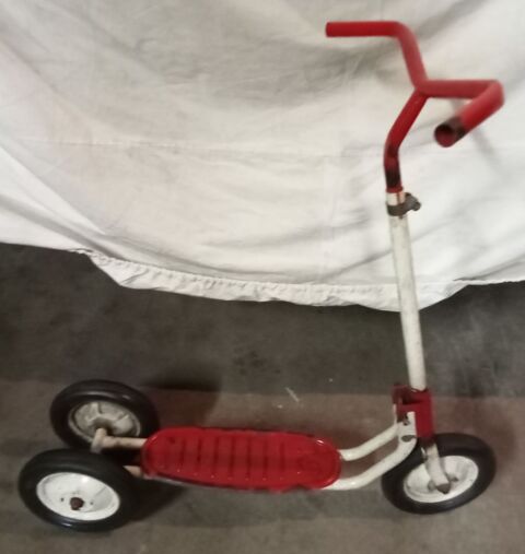 Trottinette a 3 roues , pliable Loire-sur-Rh�ne (69)