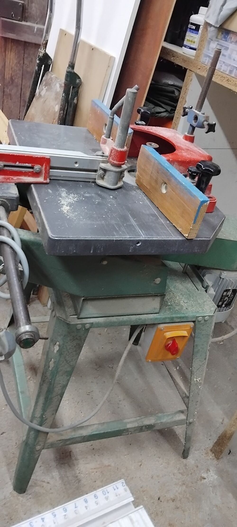 Machine &agrave; bois sur pied avec table et guides toupie Bricolage