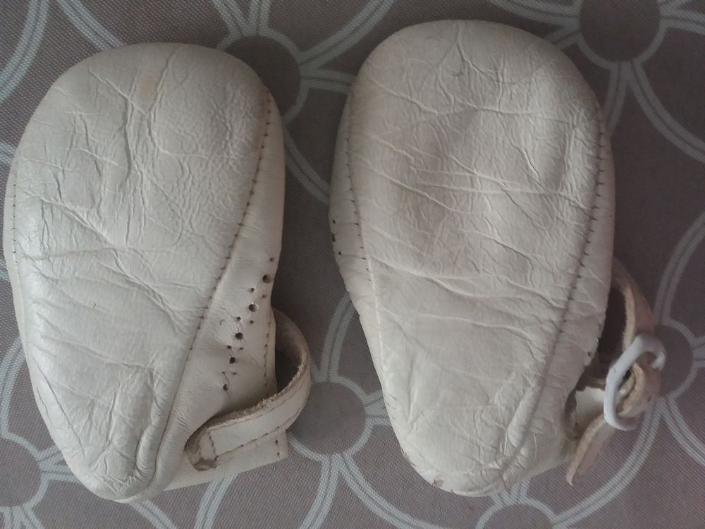 Chaussons b&eacute;b&eacute; pointure 16 Puériculture
