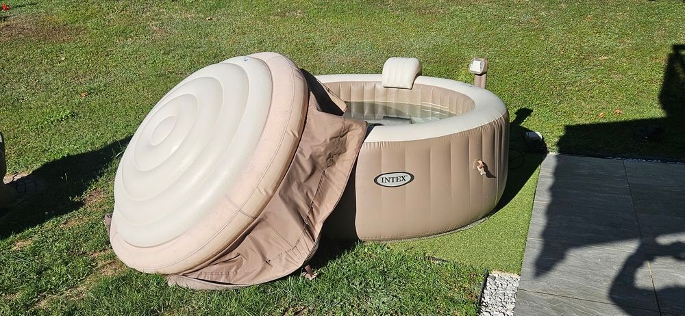 SPA INTEX 4/5 PLACES QUASI NEUF Jardin