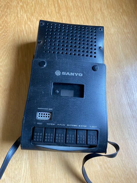 ancien lecteur de cassettes
SANYO 30 Saint-Dizier (52)