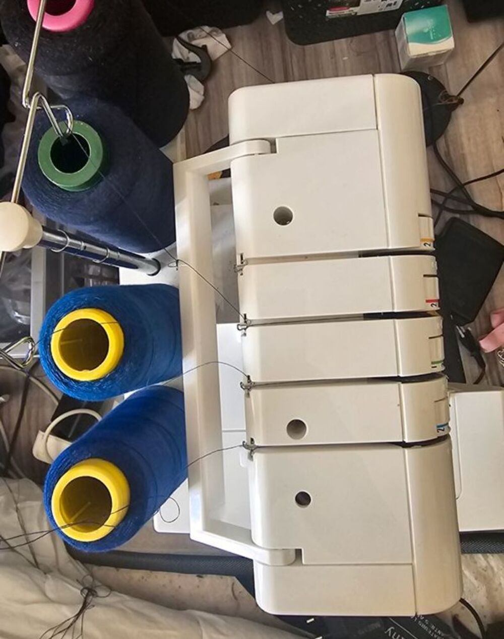 Surjeteuse Singer Ultralock 