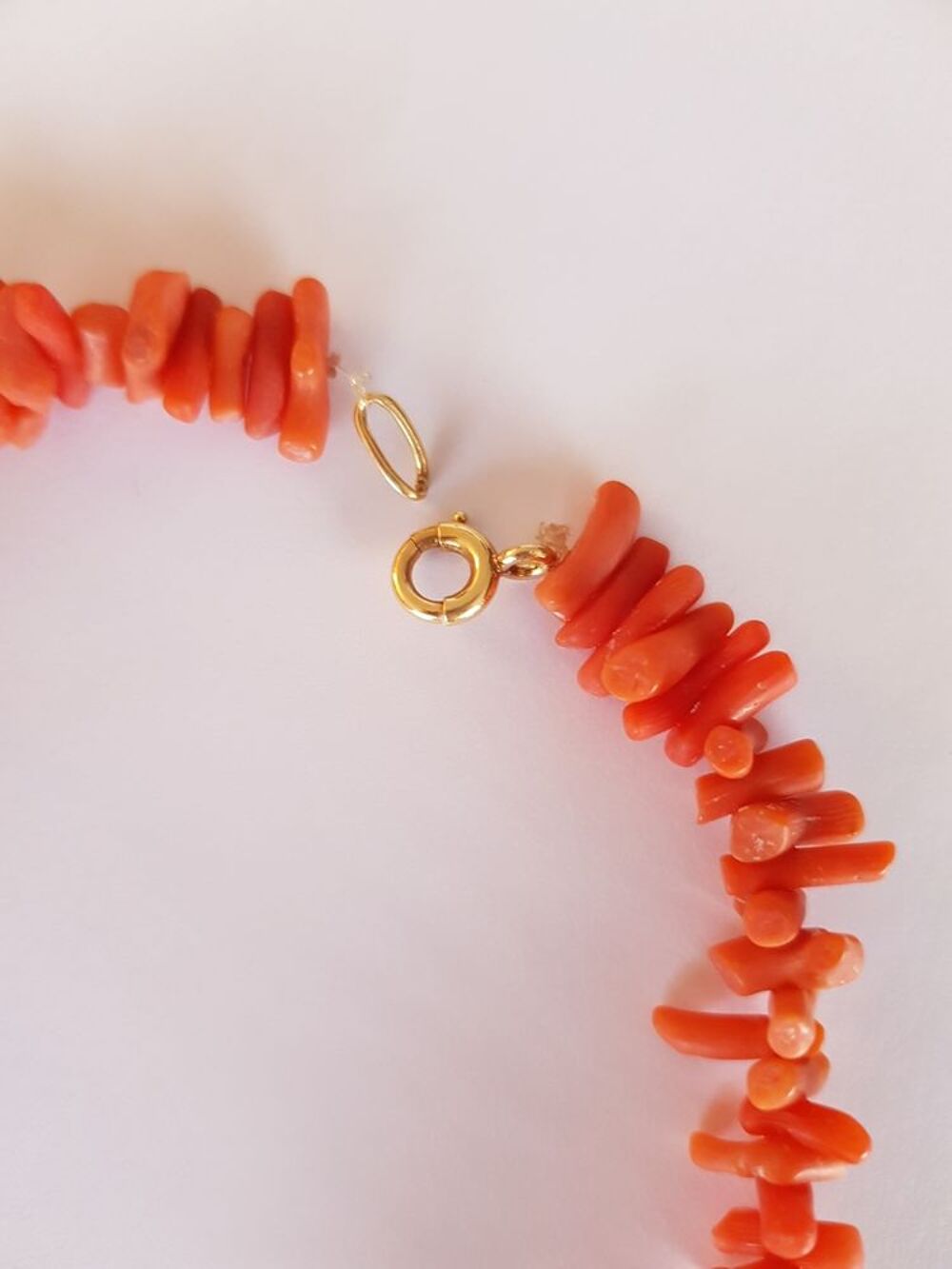 Collier ancien en CORAIL ,avec fermoir en or 