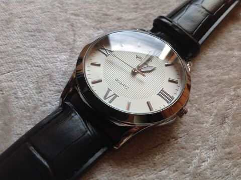 MONTRE CHTIME CADRAN CR�ME ETAT NEUF Envoi Possible 9 Tr�gunc (29)