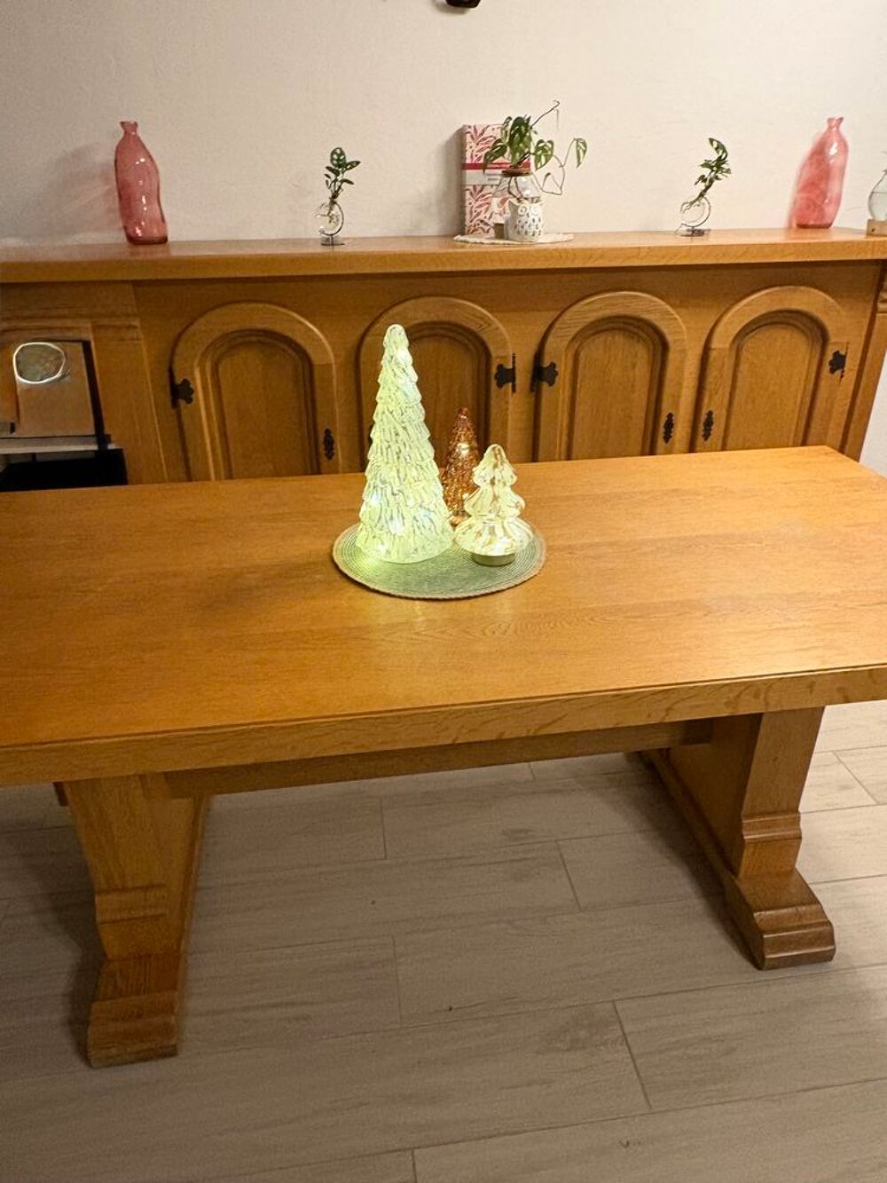 Salle &agrave; manger en ch&ecirc;ne dor&eacute; Meubles