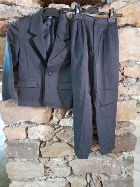 costume garon gris fonc taille 8 ans 15 Moisenay (77)