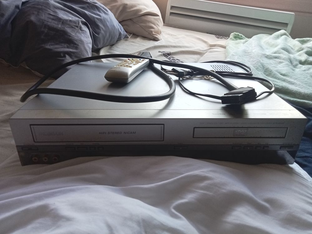 Magn&eacute;toscope lecteur DVD Thomson,avec t&eacute;l&eacute;commande Matériel informatique
