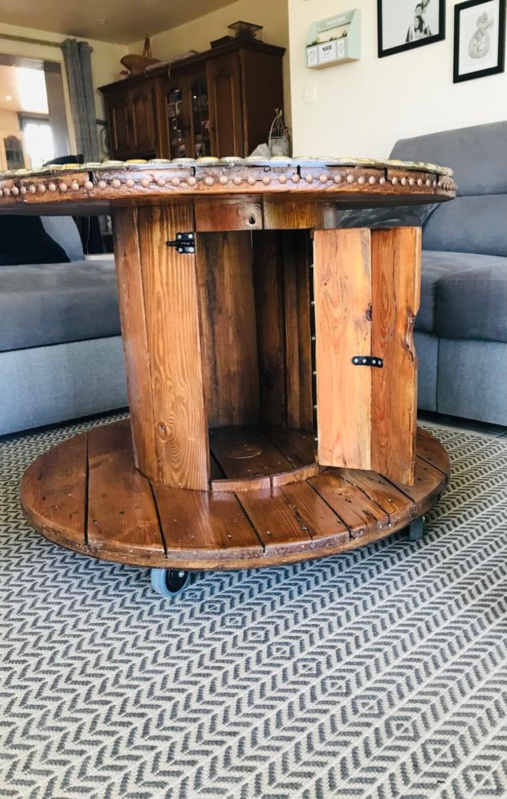 Table bar touret en bois capsules et r&eacute;sine epoxy Meubles