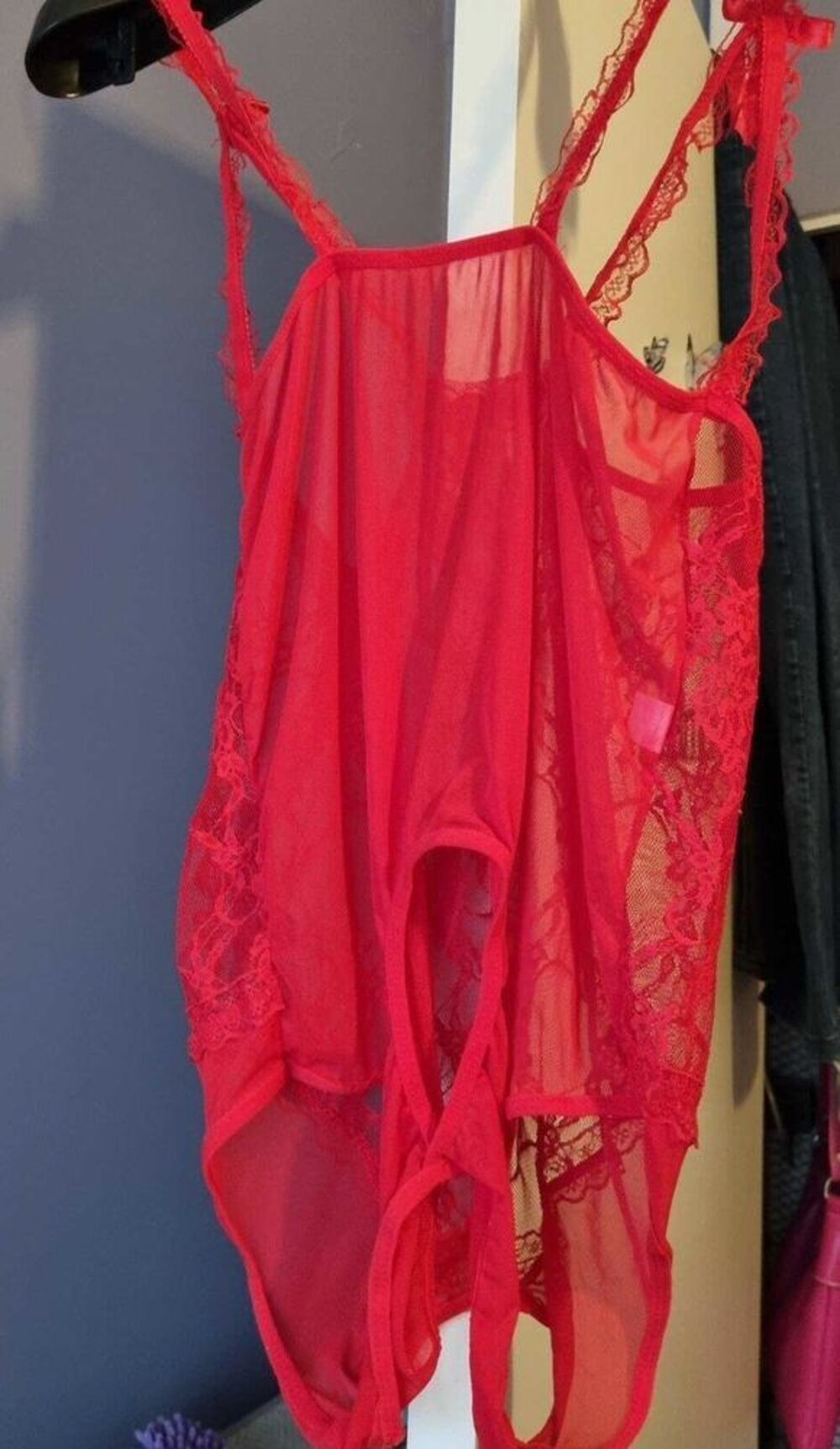 Tr&egrave;s joli body rouge dentelle Vêtements