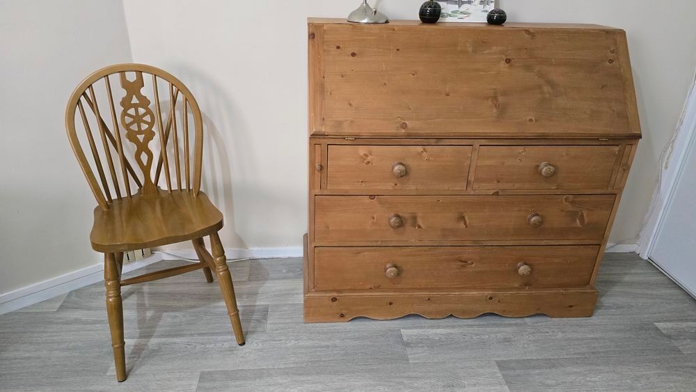 une chambre et bureau en pin massif Meubles