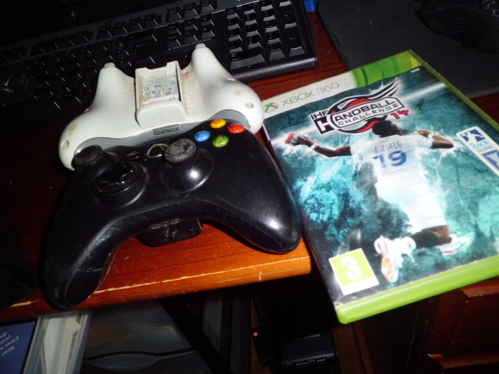 X BOX 360 ET 2 MANETTES Gros lot de Skylanders+28 jeux Consoles et jeux vidéos