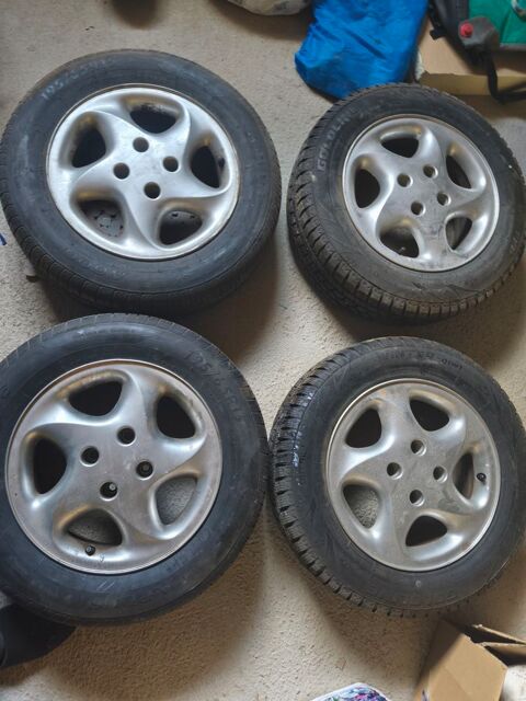 Pi&egrave;ces et &eacute;quipements Voiture Pi&egrave;ces et &eacute;quipements Voiture  occasion Bourg-en-Bresse 01000