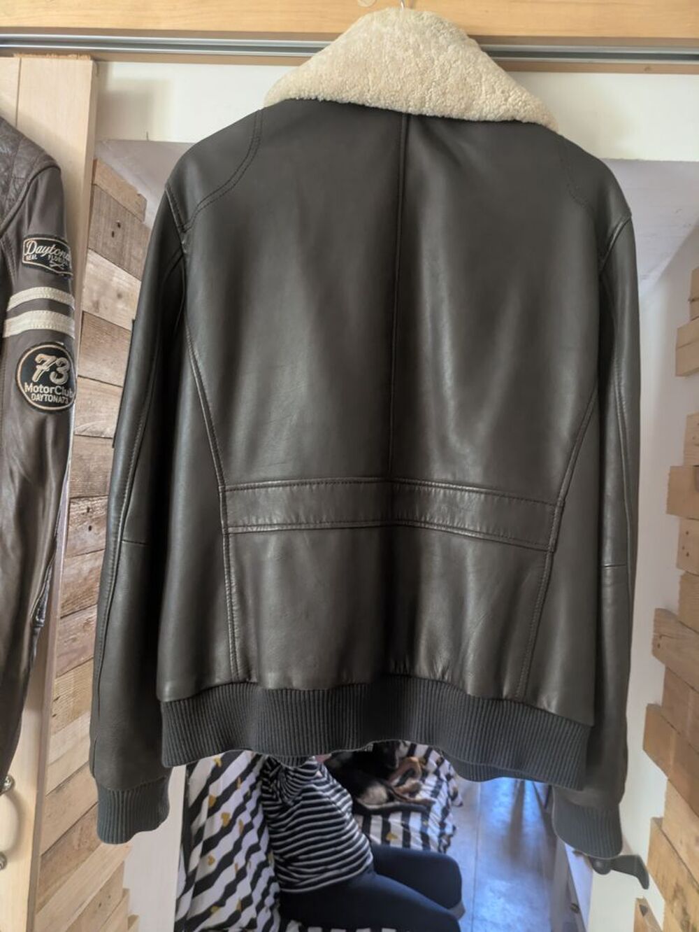 blouson en cuir &eacute;tat neuf acheter 350 euros Vêtements