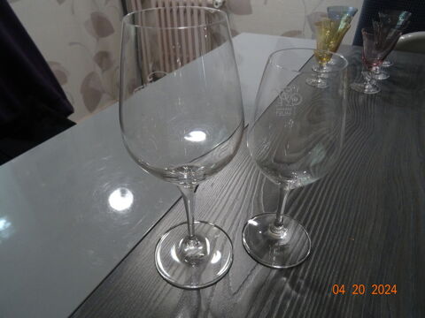 verres � vin.
10 Chaville (92)