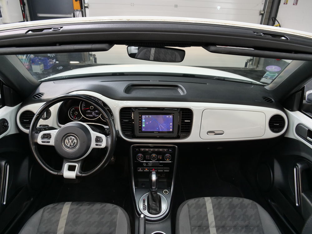 COCCINELLE II Coccinelle Cabriolet 1.2 TSI 105 BMT DSG7 Design 2018 occasion 69330 Pusignan