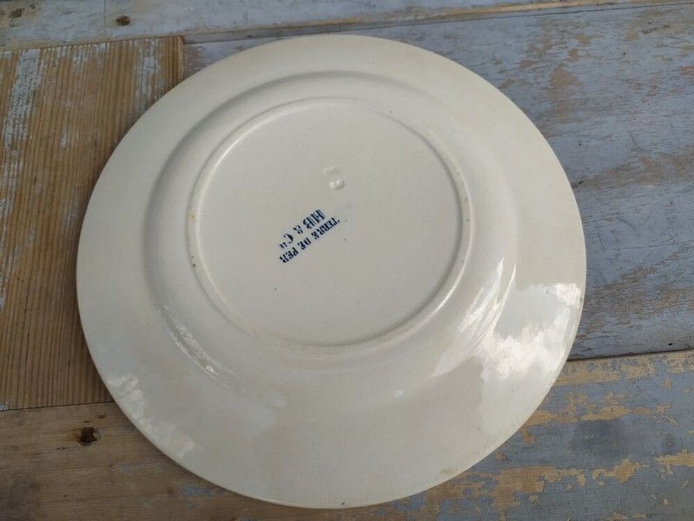 Assiette Fa&iuml;ence Terre de Fer Choisy le Roi D&eacute;cor Oiseau 