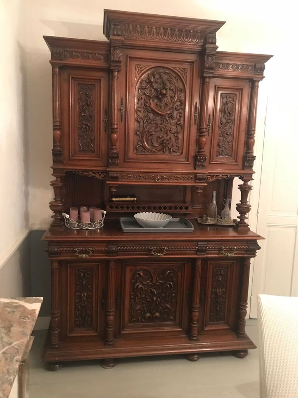 Superbe buffet de style breton avec horloge superbe &eacute;tat
Meubles