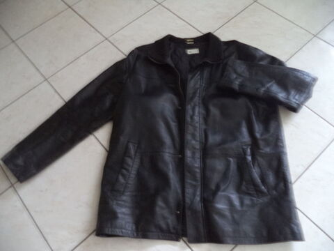 Manteau noir en simili cuir 25 Perros-Guirec (22)