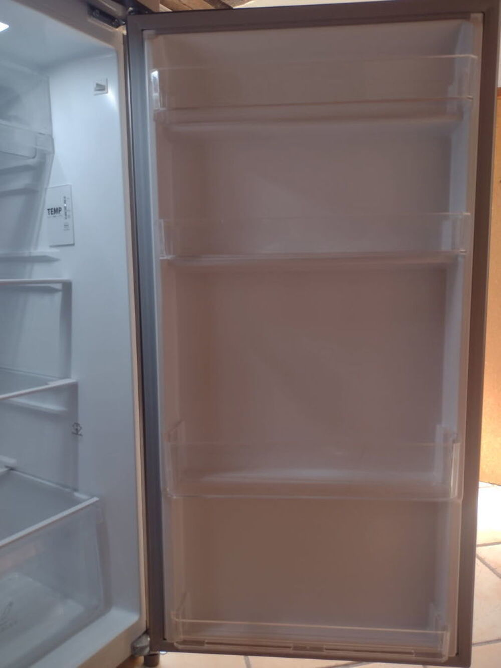 R&eacute;frig&eacute;rateur Essentiel B tr&egrave;s bon &eacute;tat Electroménager