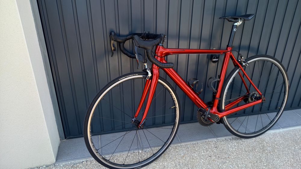 Velo de course Cannondale super six performant Vélos