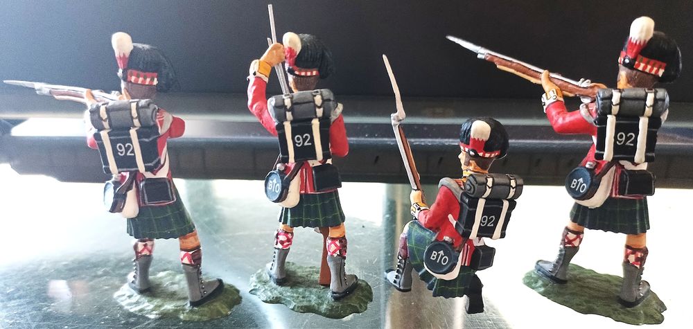 Lot 4 soldats plomb &eacute;cossais 92&egrave;meGordon Highlander 1/32 FF 