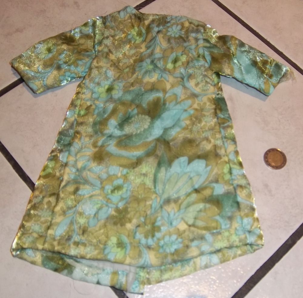 Ancienne robe de chambre poup&eacute;e Jeux / jouets