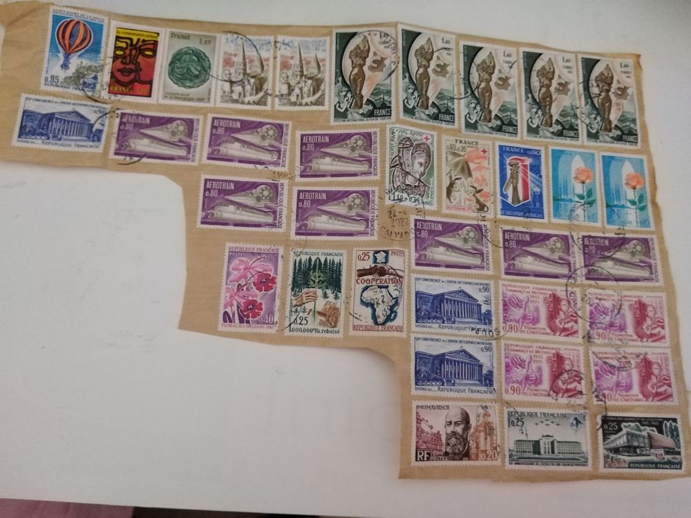 Lot de 36 timbres oblit&eacute;r&eacute;s 2022 